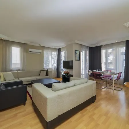 Cozy Flat With Balcony Close To Konyaalti Apartmán